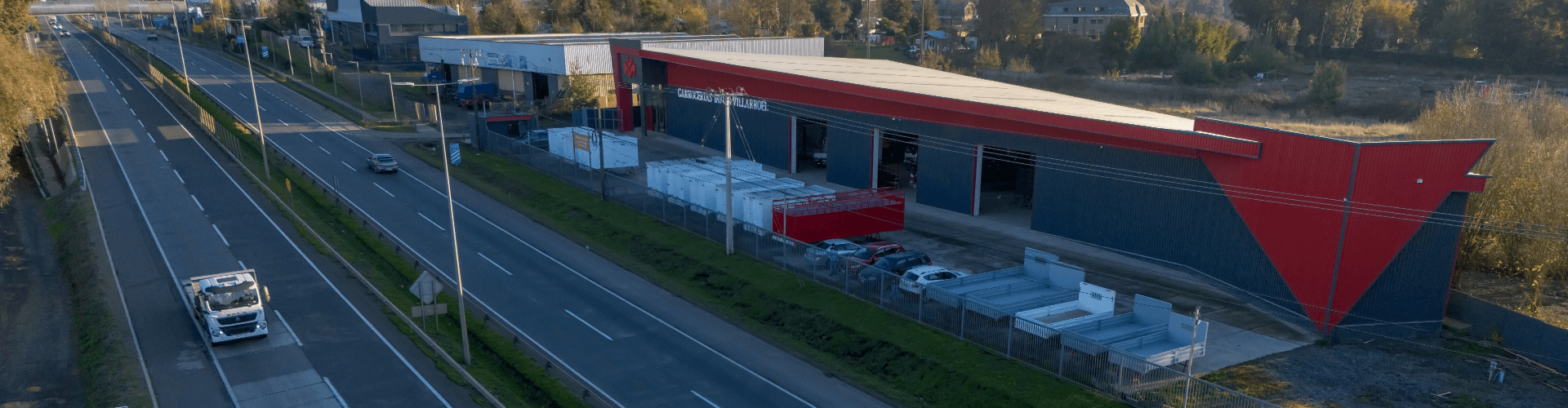 Fabrica de Metalurgica Villarroel vista desde la carretera.